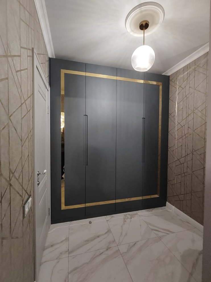 Шкаф в прихожей (встройка СМ).