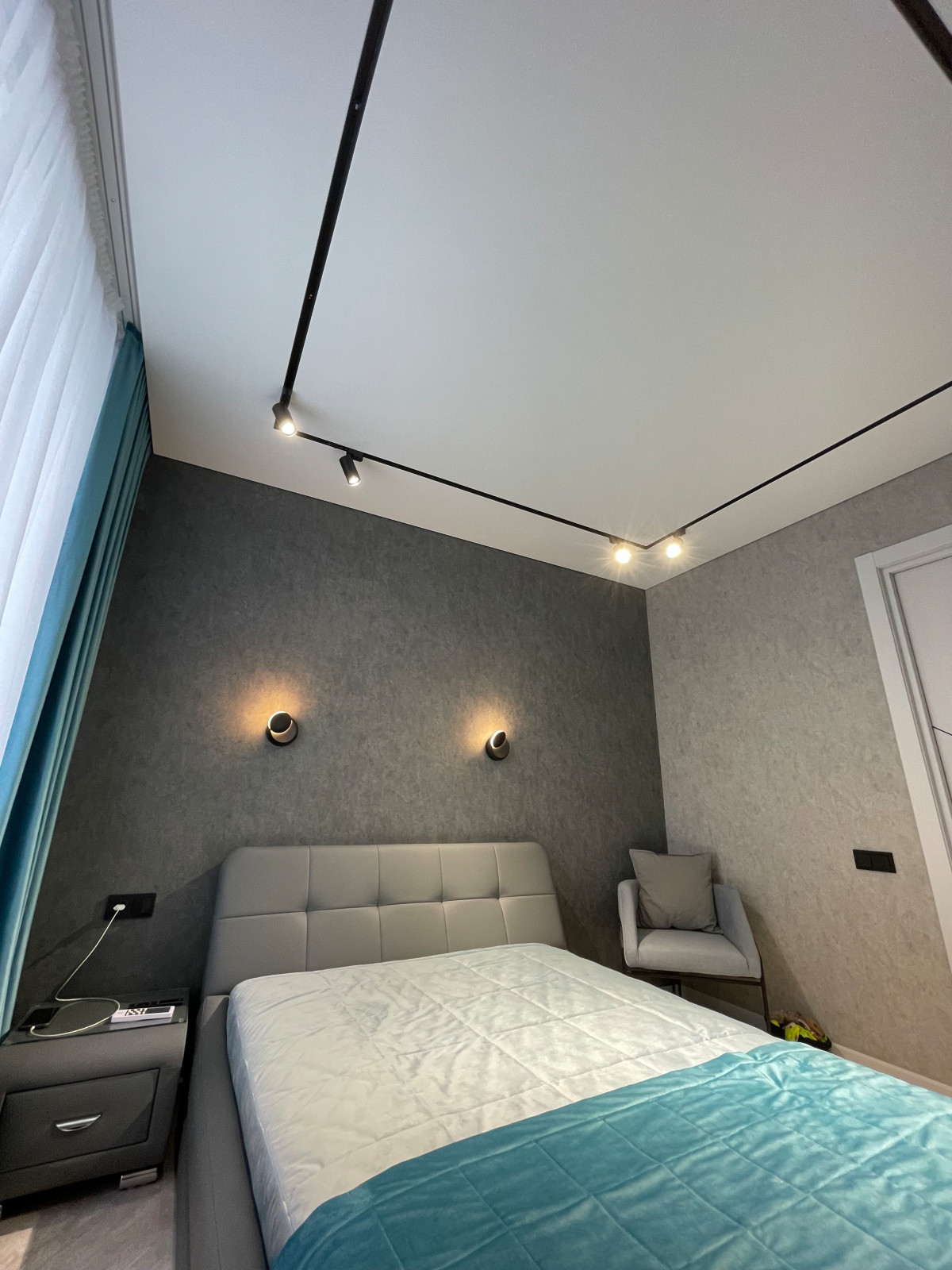 Теневые потолки в ЖК Заельцовский