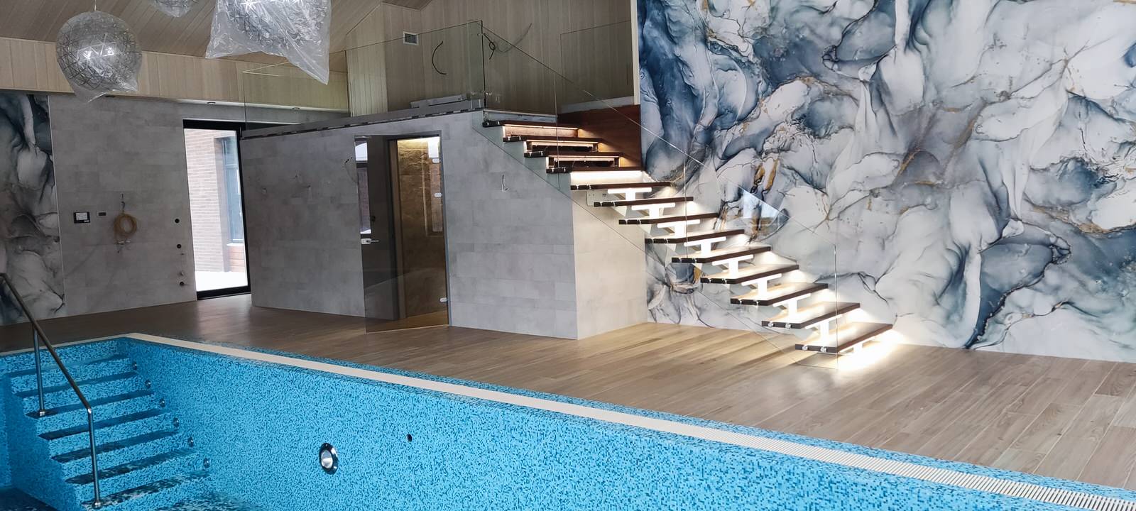 Лестница с подсветкой