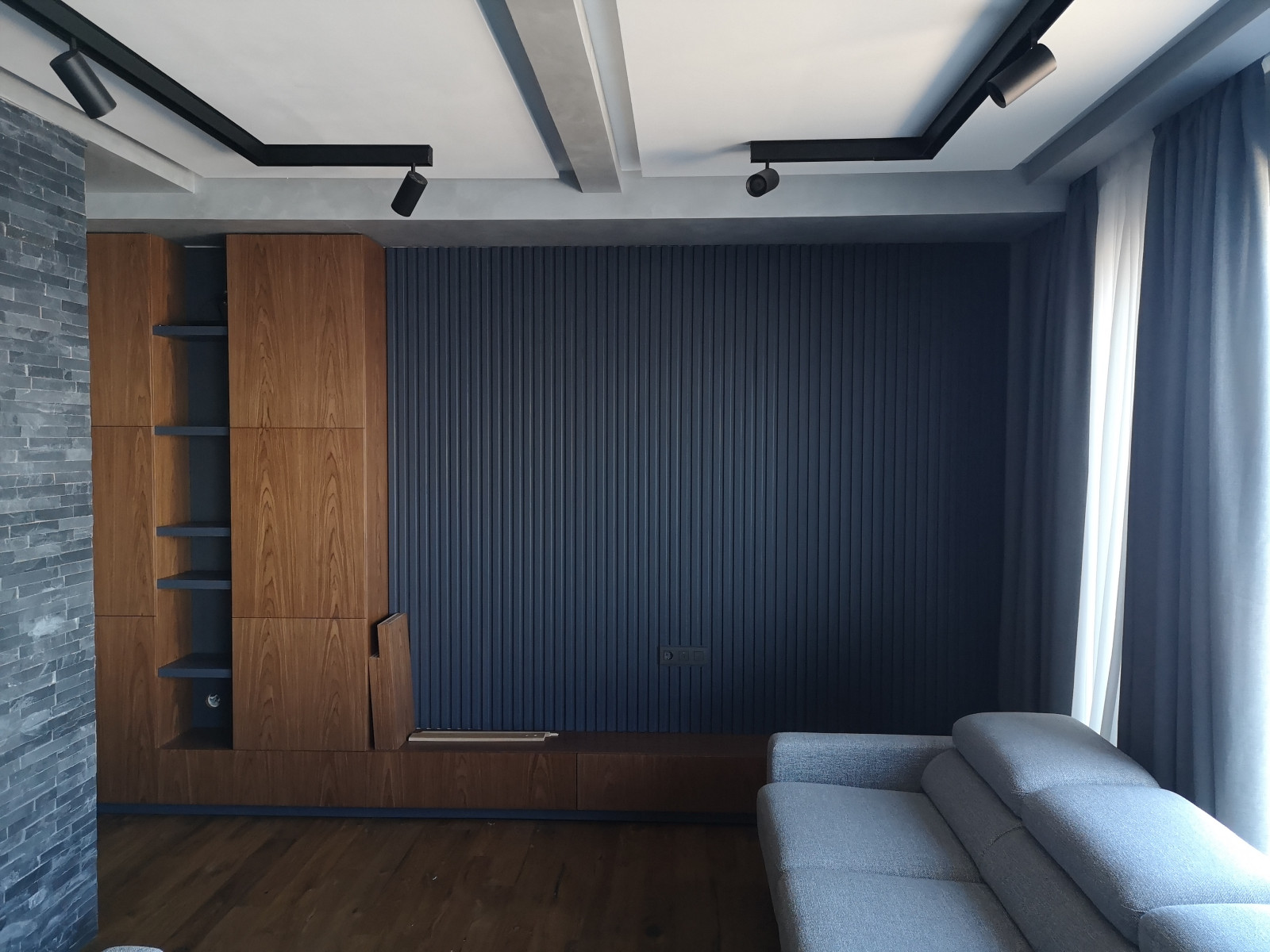 Частный дом на берегу залива. Отделка декоративной штукатуркой