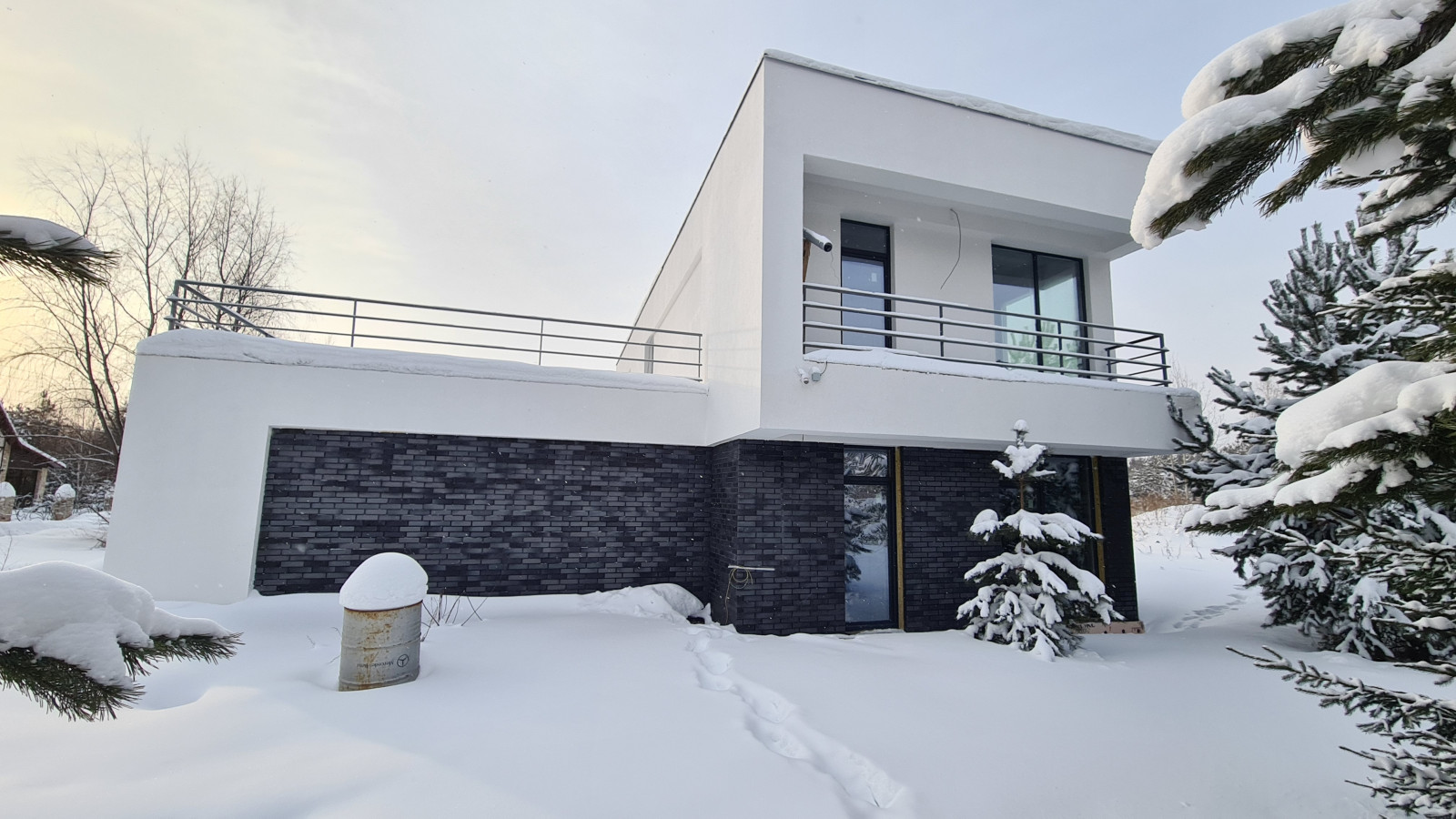 Modern house 150/185+50