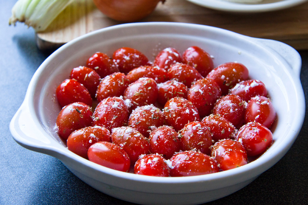 DIY: Пирог-солнце из слоеного теста, сыра и овощей