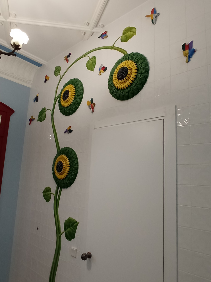 Рельефно-живописное панно в холле квартиры