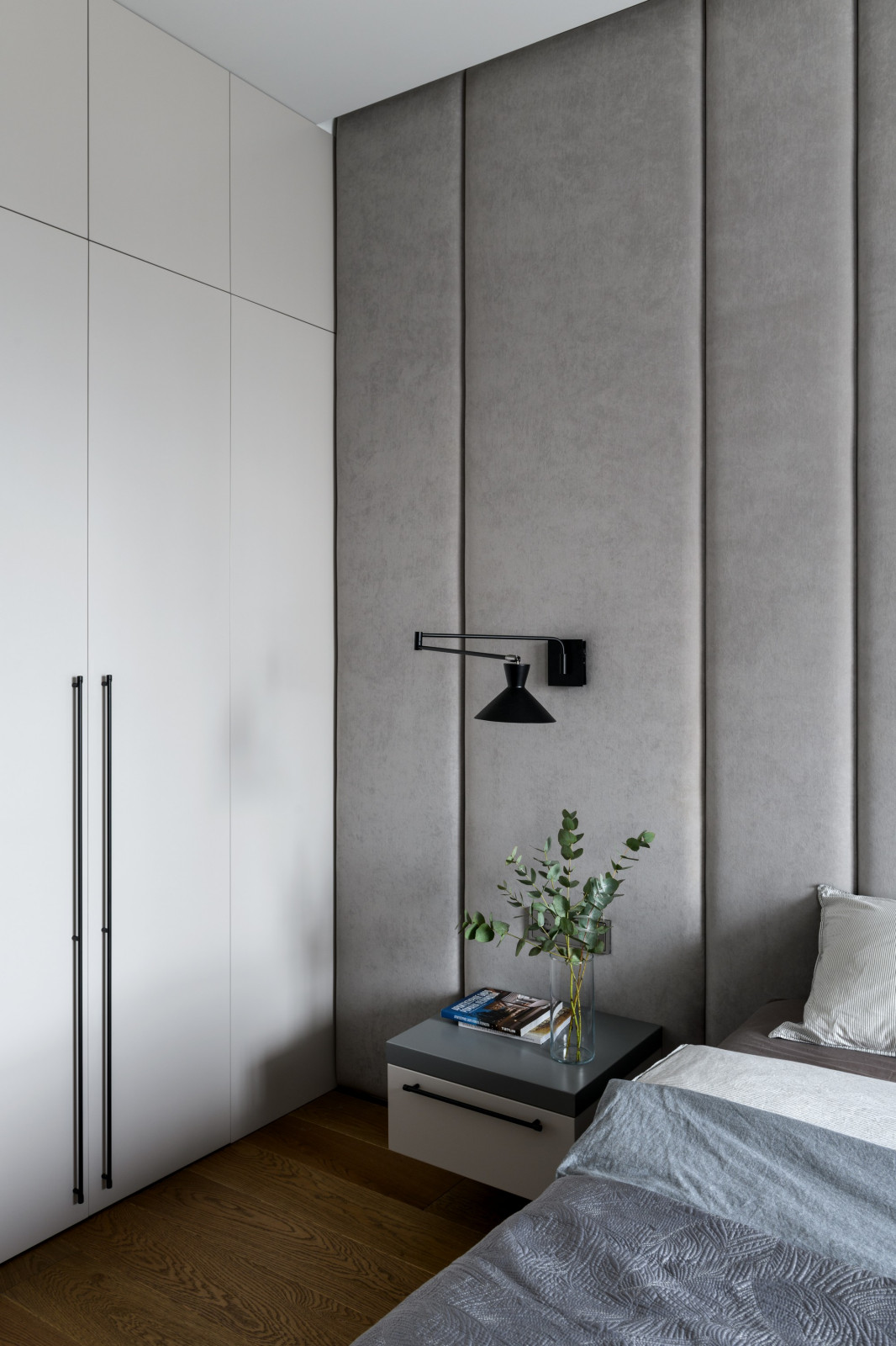 Натуральные материалы в интерьере трехкомнатной квартиры