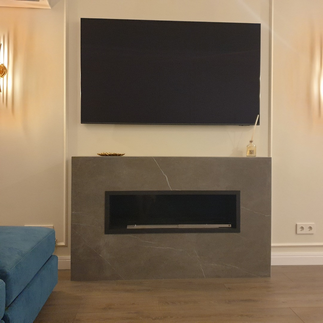 Powder rose neoclassic appartment