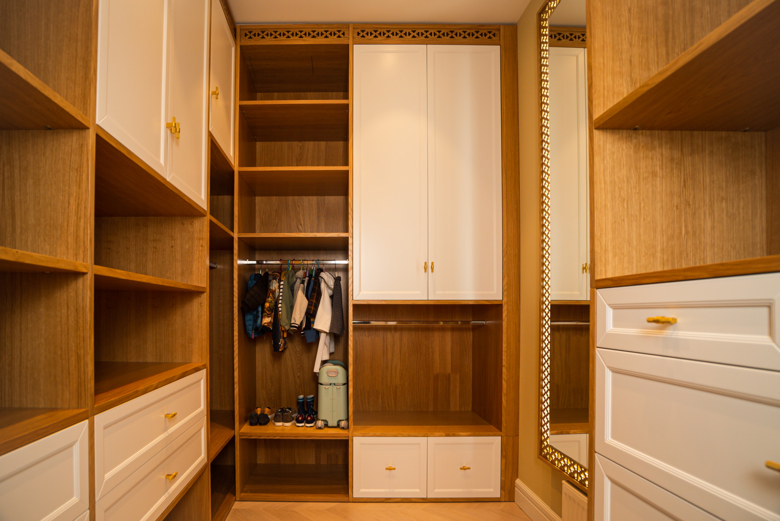 Обложка проекта: Детская гардеробная