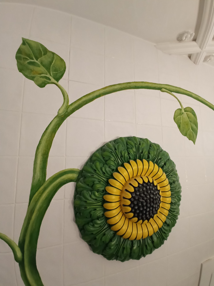 Рельефно-живописное панно в холле квартиры