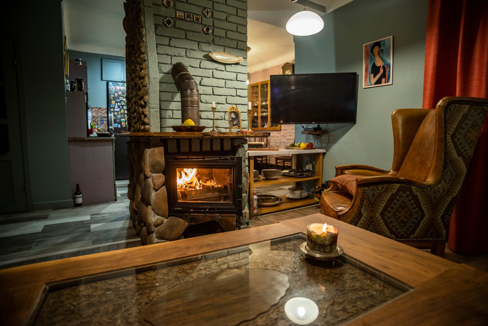 Обложка проекта: Журнальный столик с восточным артефактом