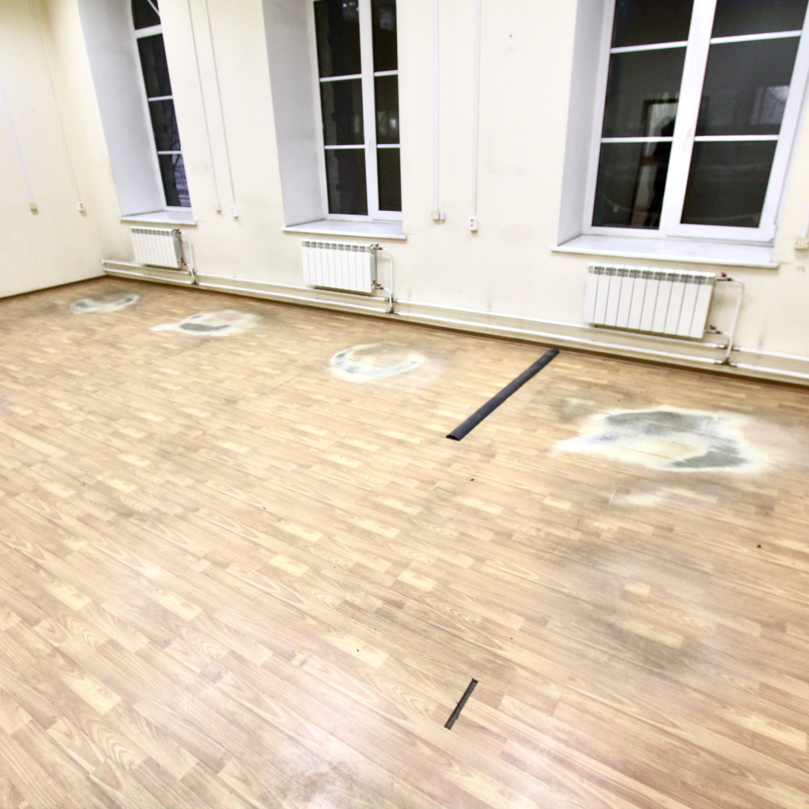 Обложка проекта: •Косметический экспресс-ремонт офиса площадью 330 м²•