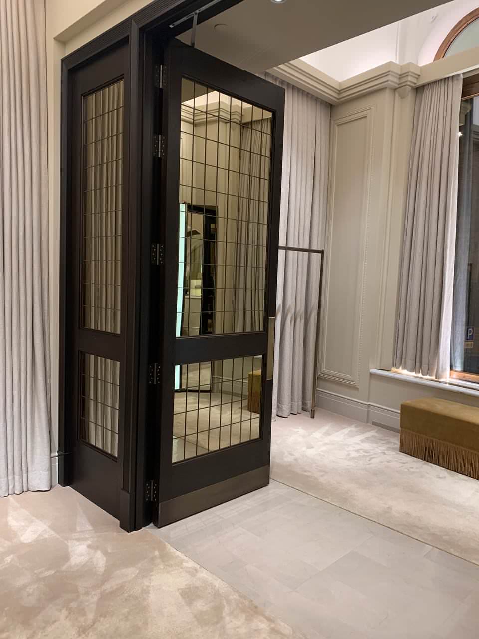 Двери для коммерческого помещения