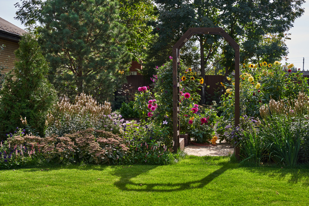 Сад в розовой дымке