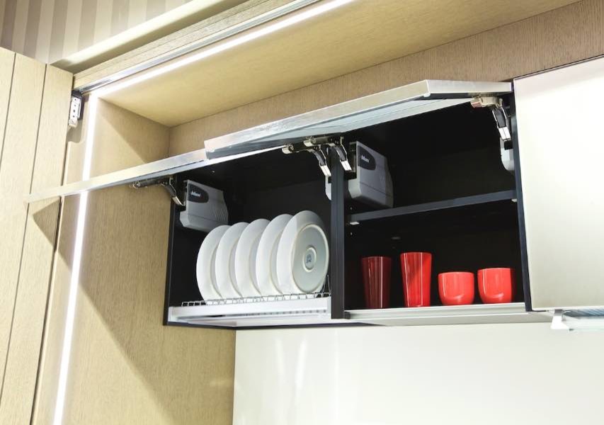 Кухня «Квадра» - сочетание классических и нетрадиционных форм.