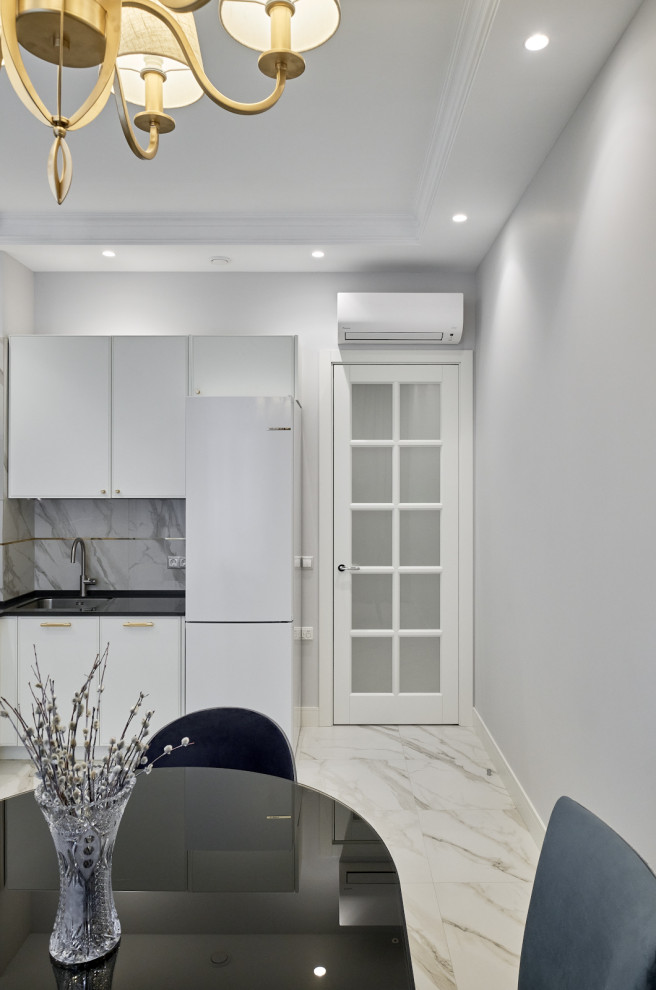 Двери Кантри в светлом интерьере