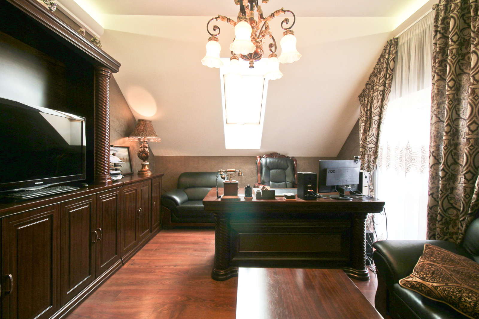 Дом со львами