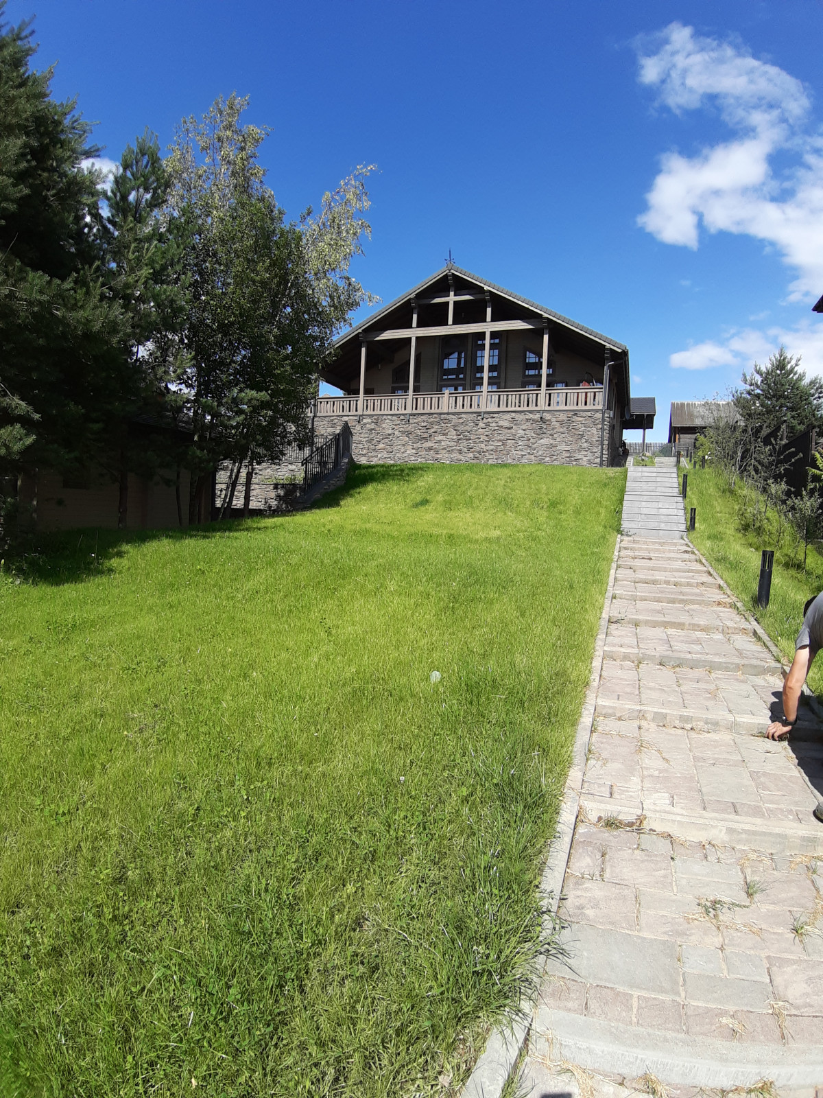 Дом из бруса в стиле шале.