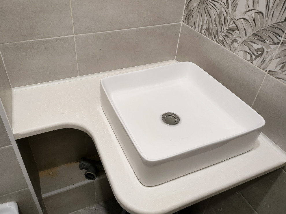 Столешница нестандартной формы из искусственного камня Montelli