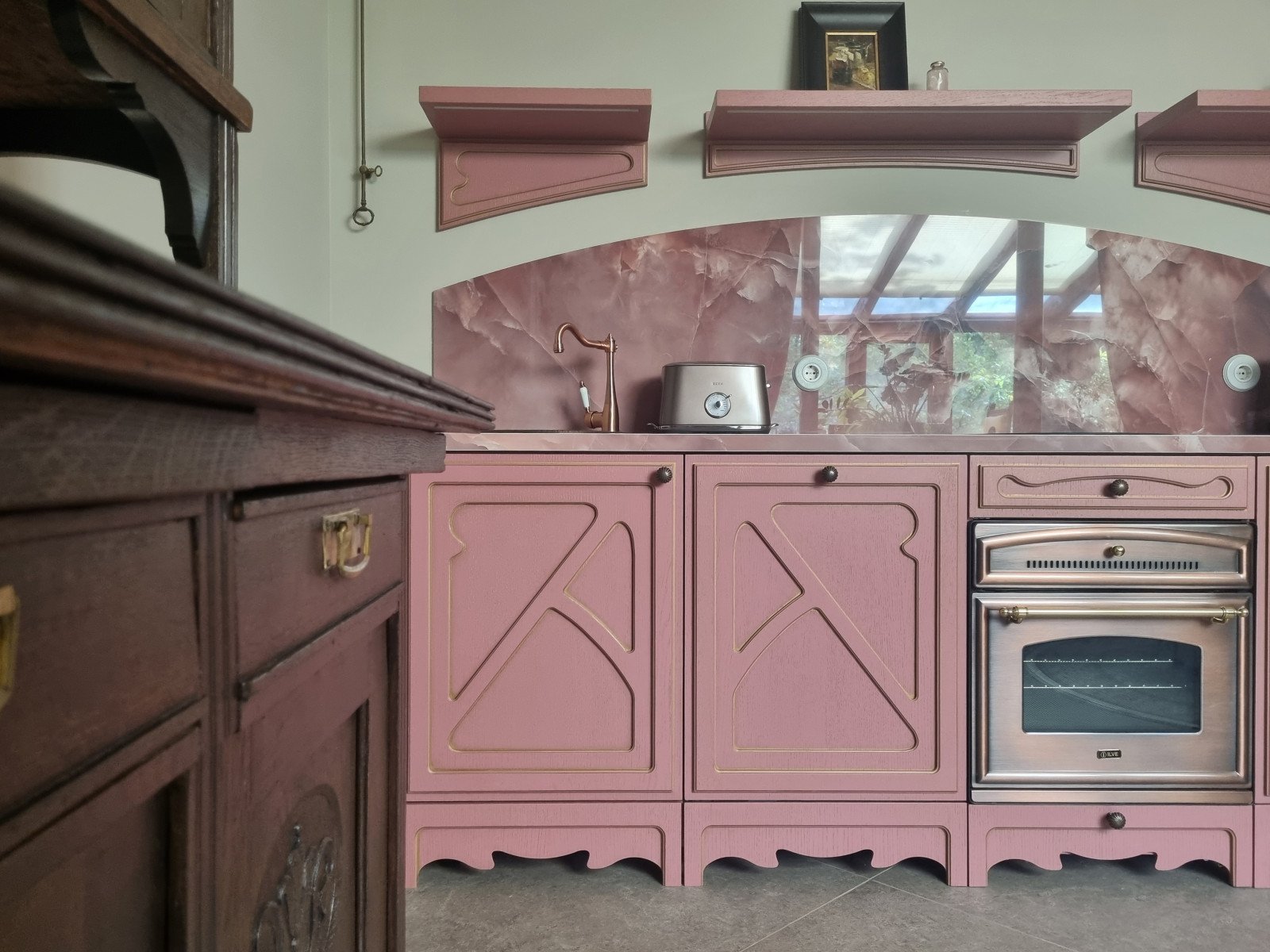 Обложка проекта: Редизайн кухни в стиле модерн с антикварной мебелью.