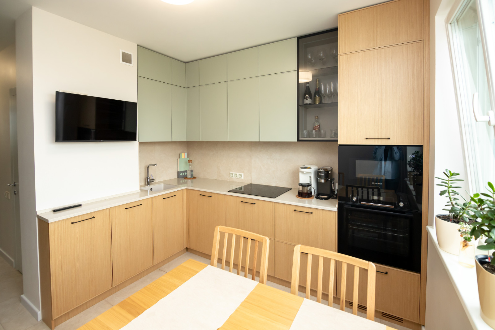 Неоклассическая кухня в трендовых цветах этого года