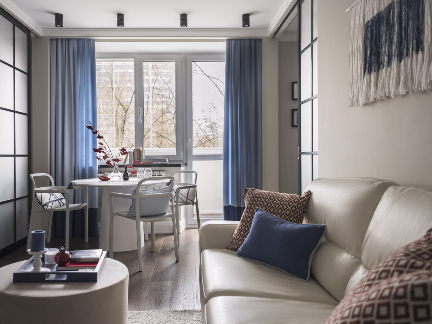 Обложка проекта: Двухкомнатная квартира в синих тонах