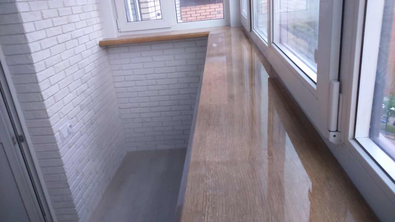 Замена остекления, утепление и отделка балкона декоративным камнем