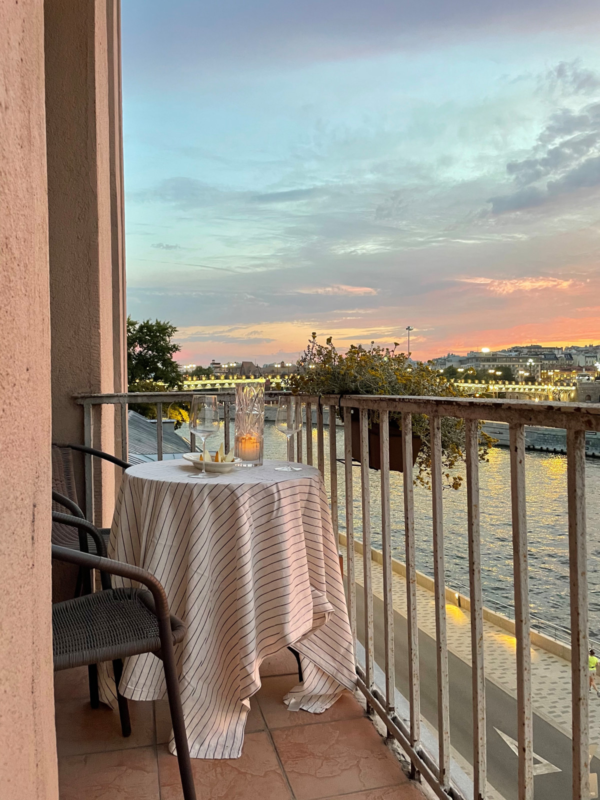 Дом на набережной