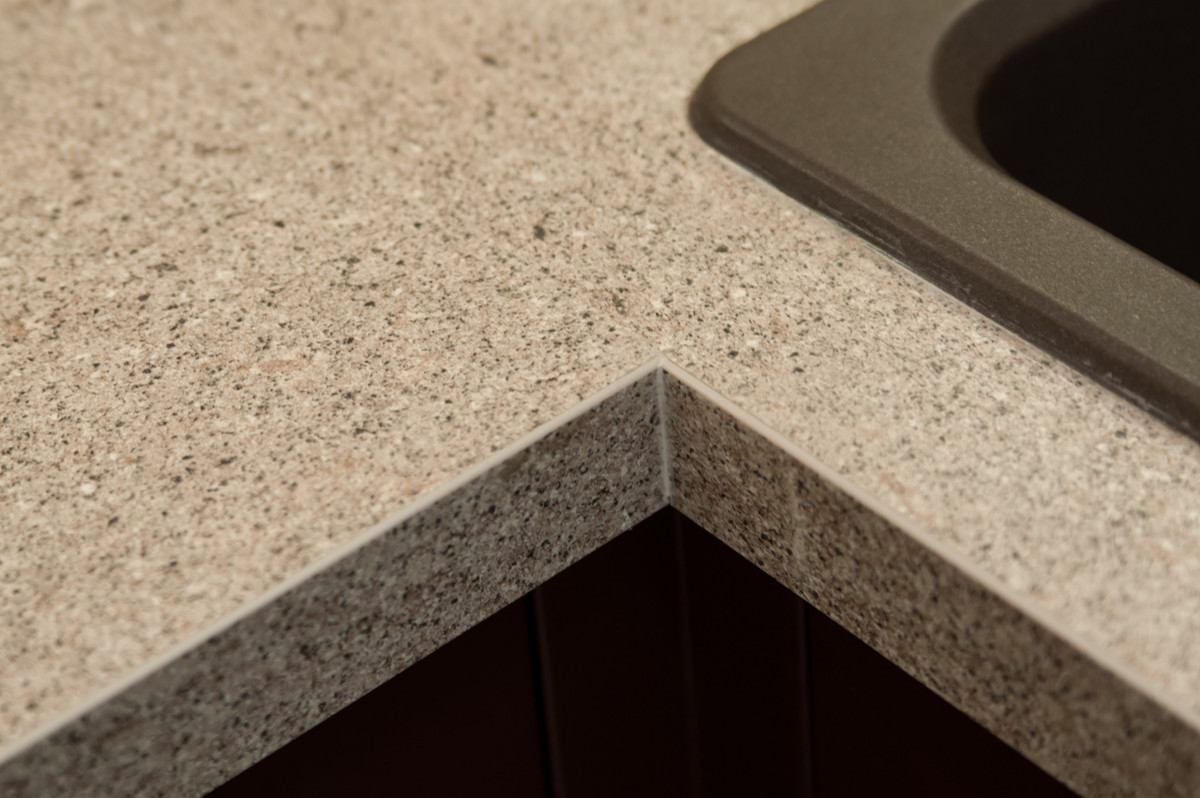 Кухня в бело-шоколадных тонах