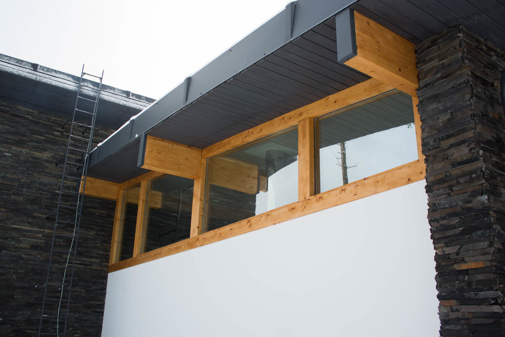 Каменные стены + фахверк остекление