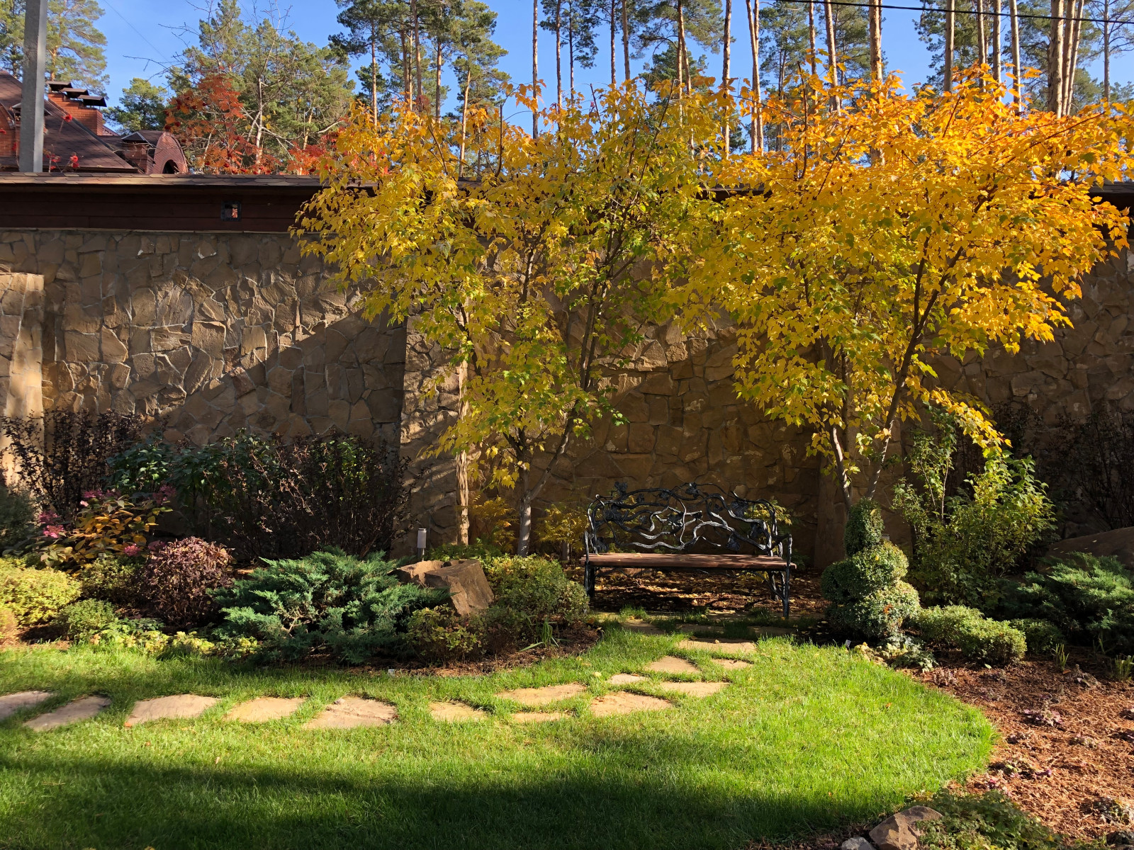 Просторный сад