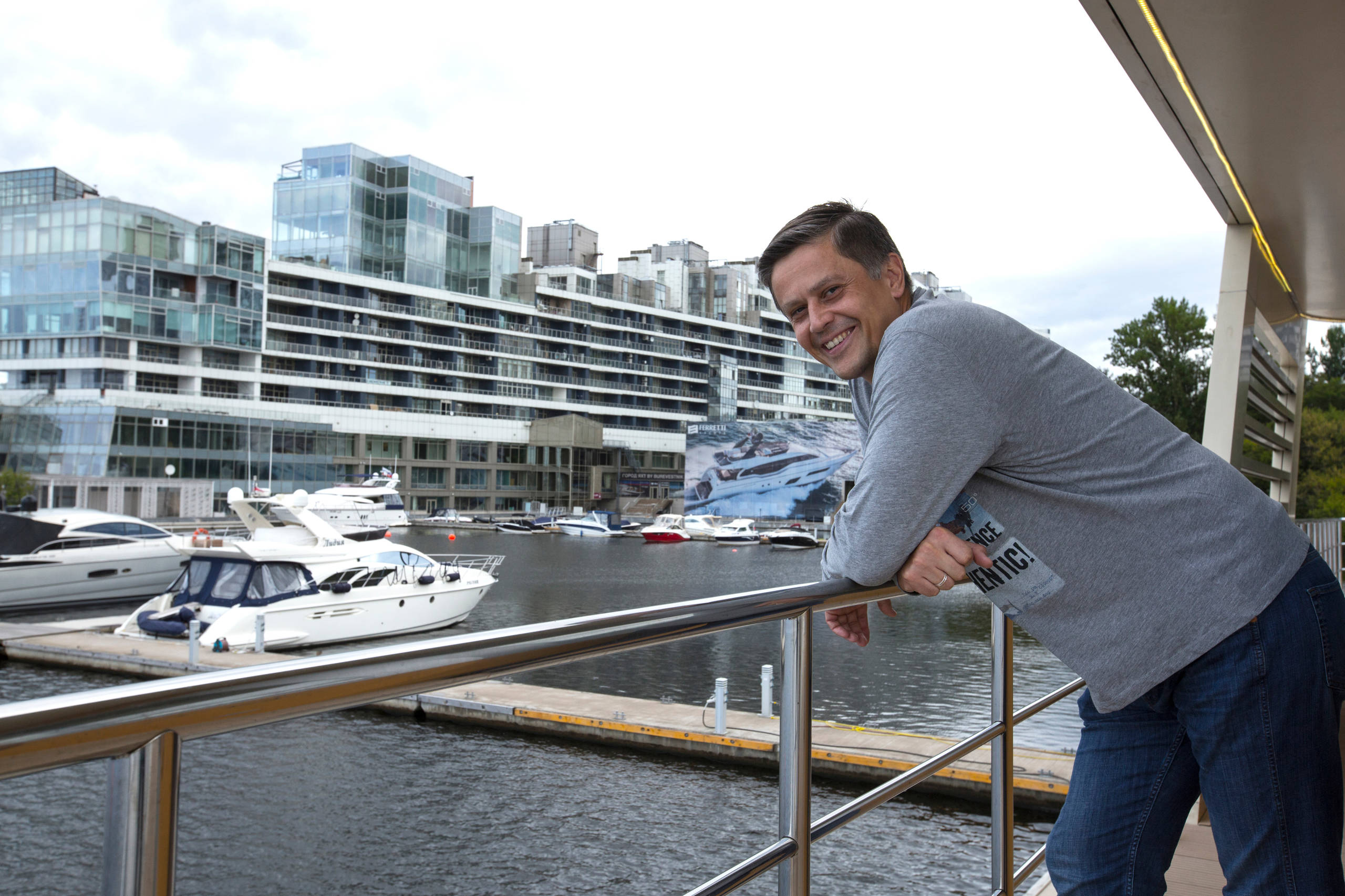 В гостях: Дом, в котором можно плавать по Москве и рыбачить