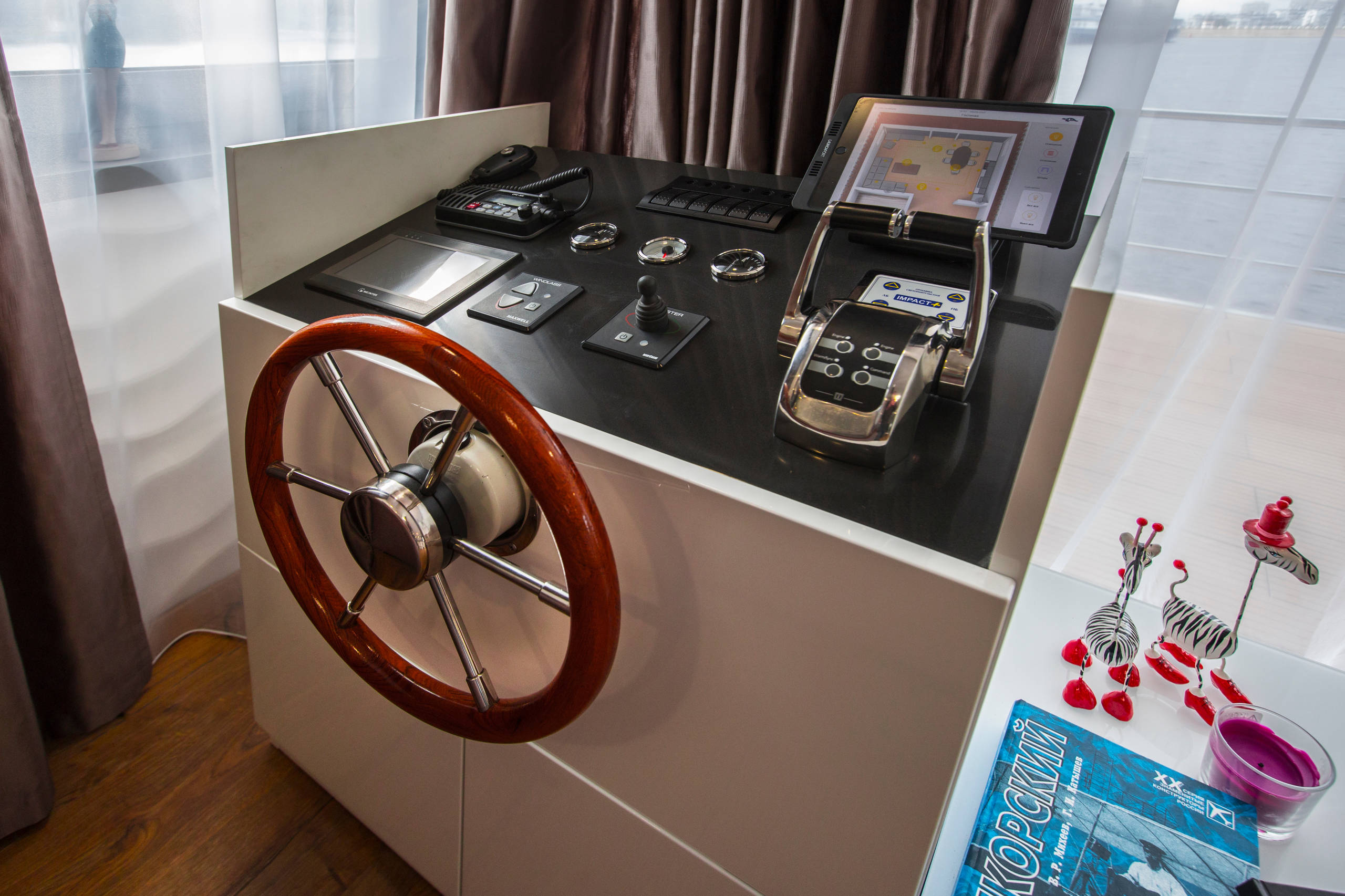 В гостях: Дом, в котором можно плавать по Москве и рыбачить