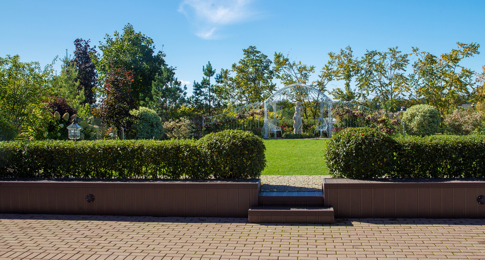 Сад на Пятницком шоссе.  Дизайнер Лариса Юрова