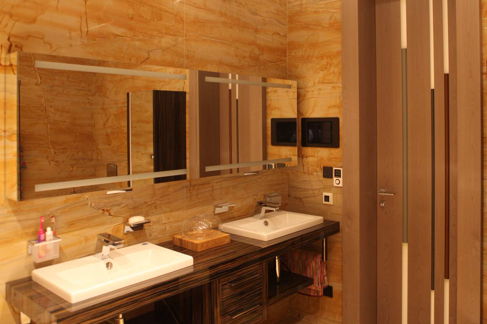 Желтый санузел Тиквуд