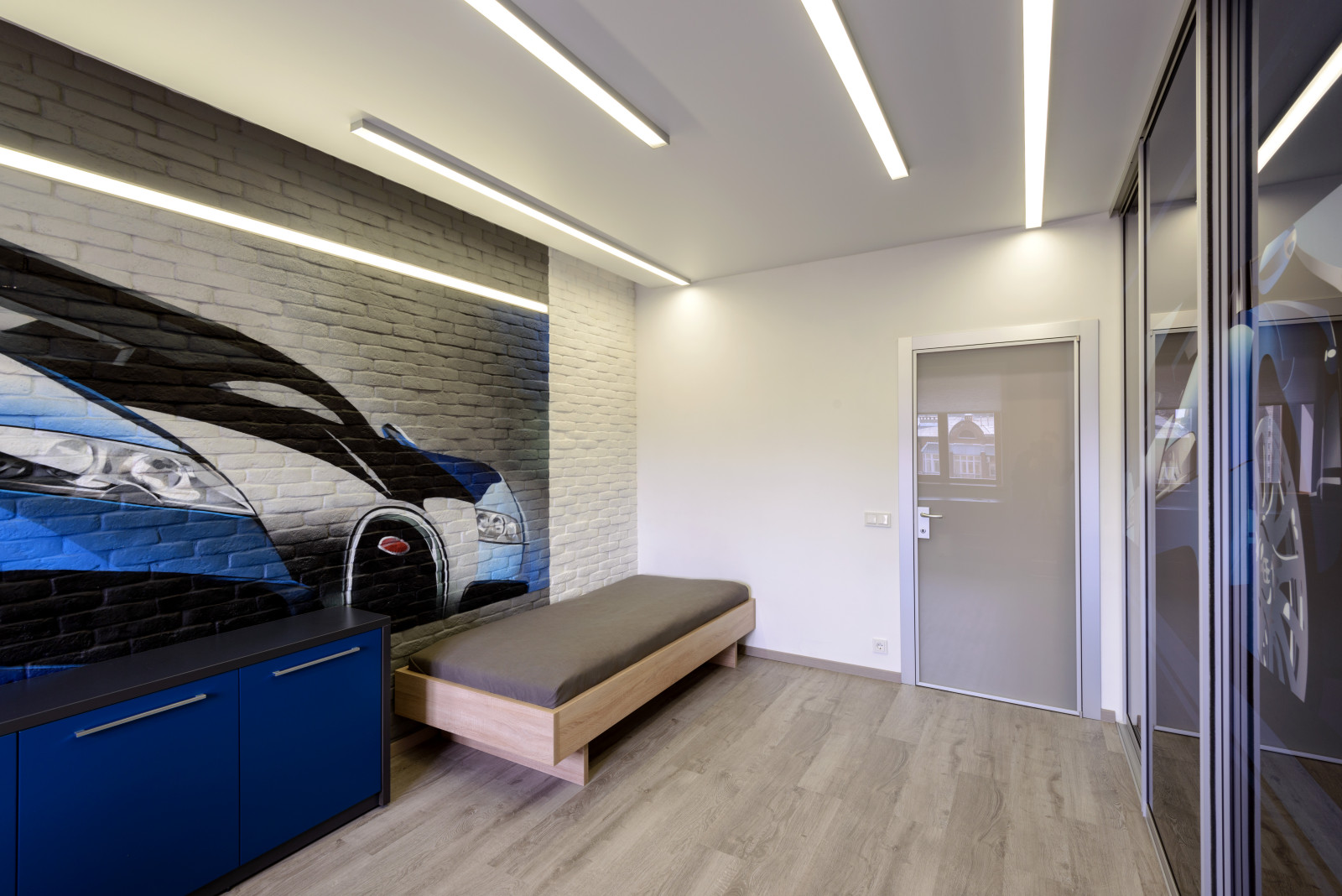 apartment with aquarium