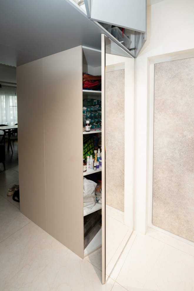 Минималистичные шкафы в прихожую