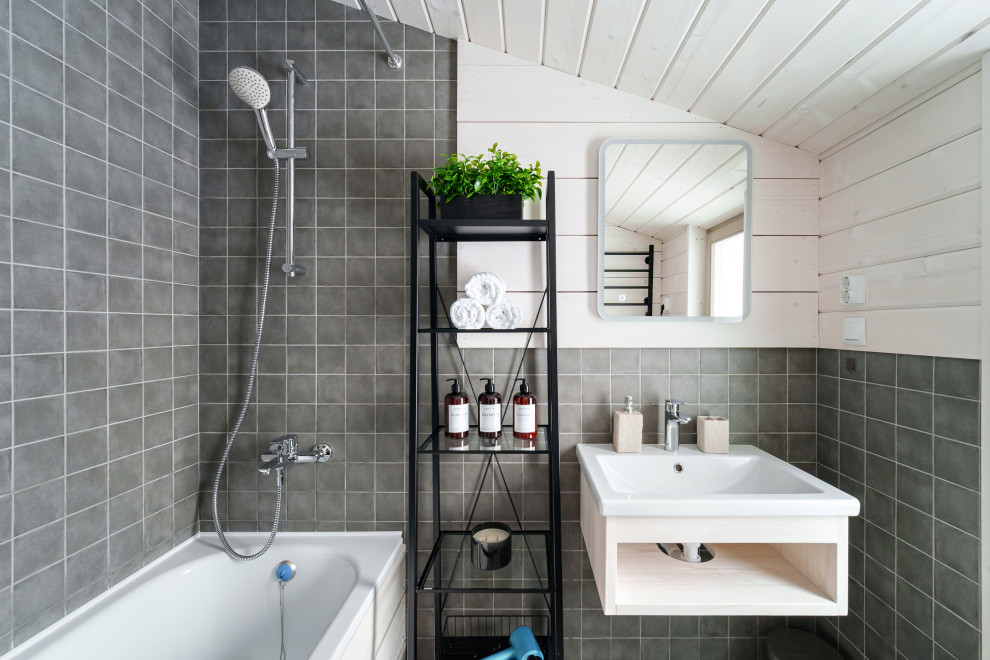 Уютный дом среди берез