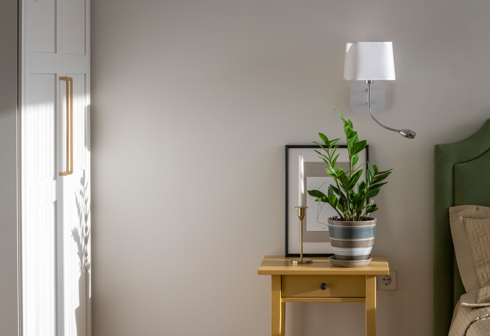 Квартира с акцентами и зеркальной дверью