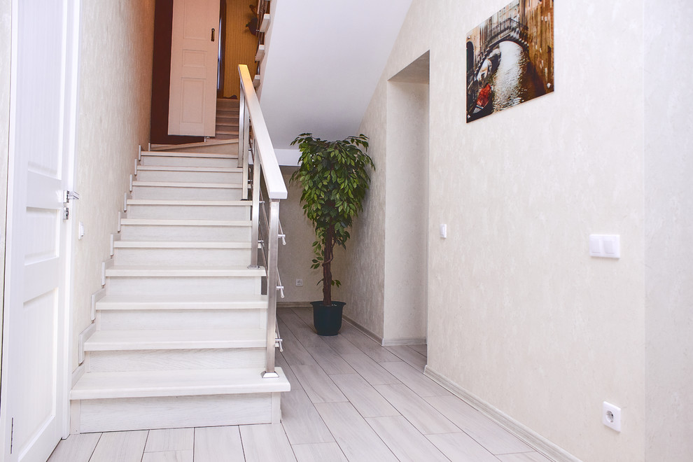 Лестница с нержавеющим ограждением