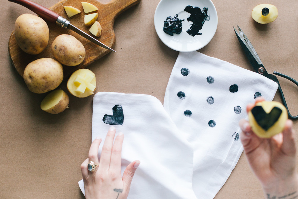 DIY: Как рисовать на ткани штампами из картофеля