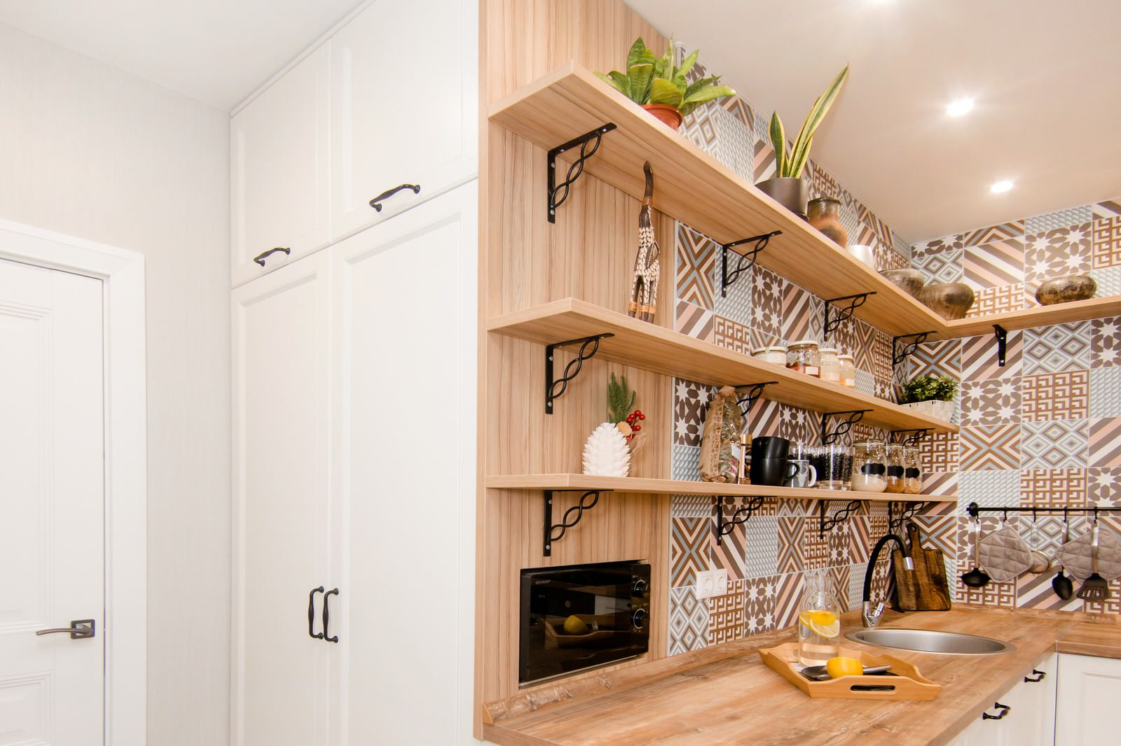 Кухня без верхних шкафов