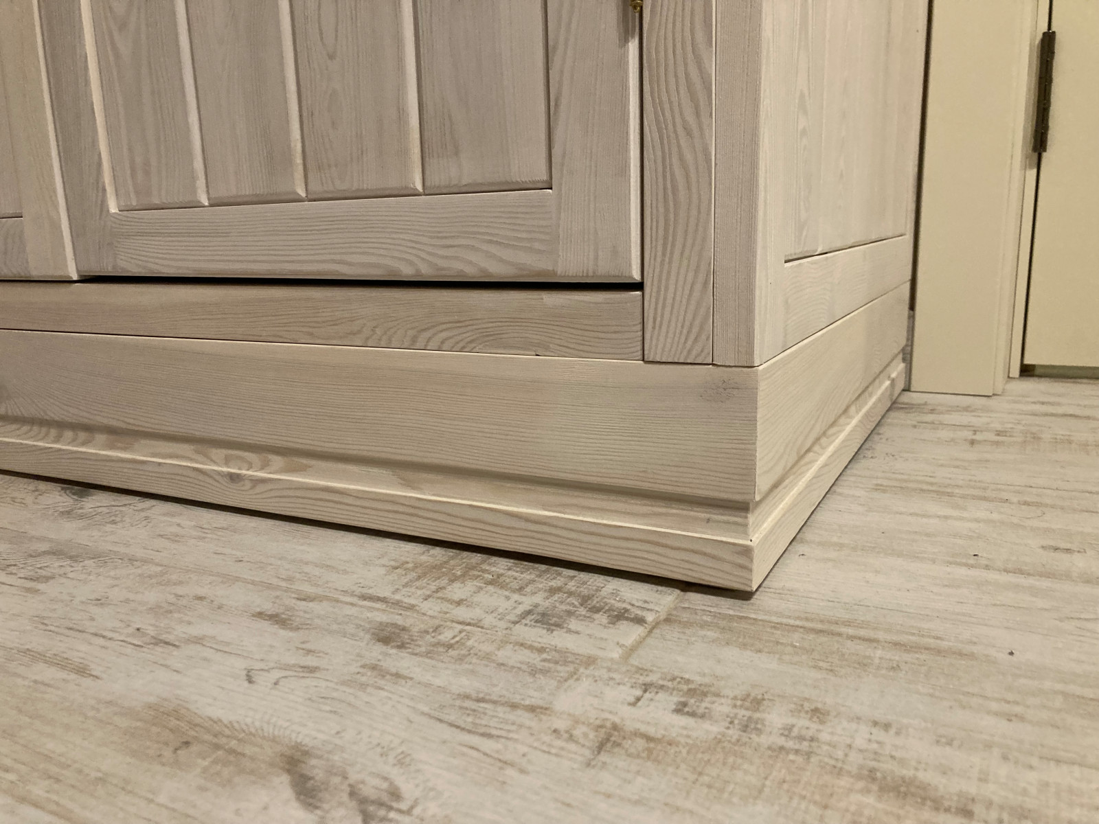 Шкаф под крышу.