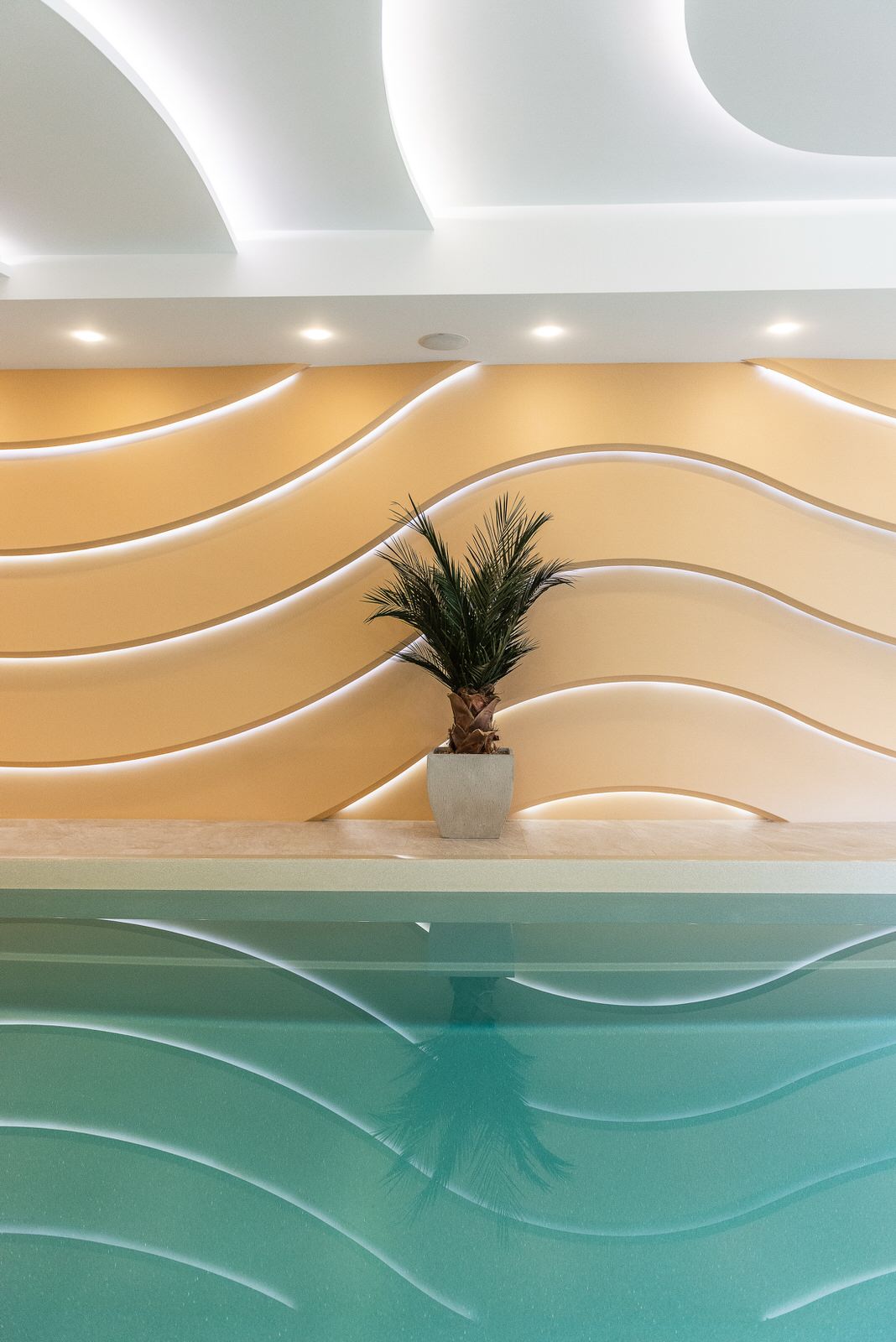 Дом с бассейном