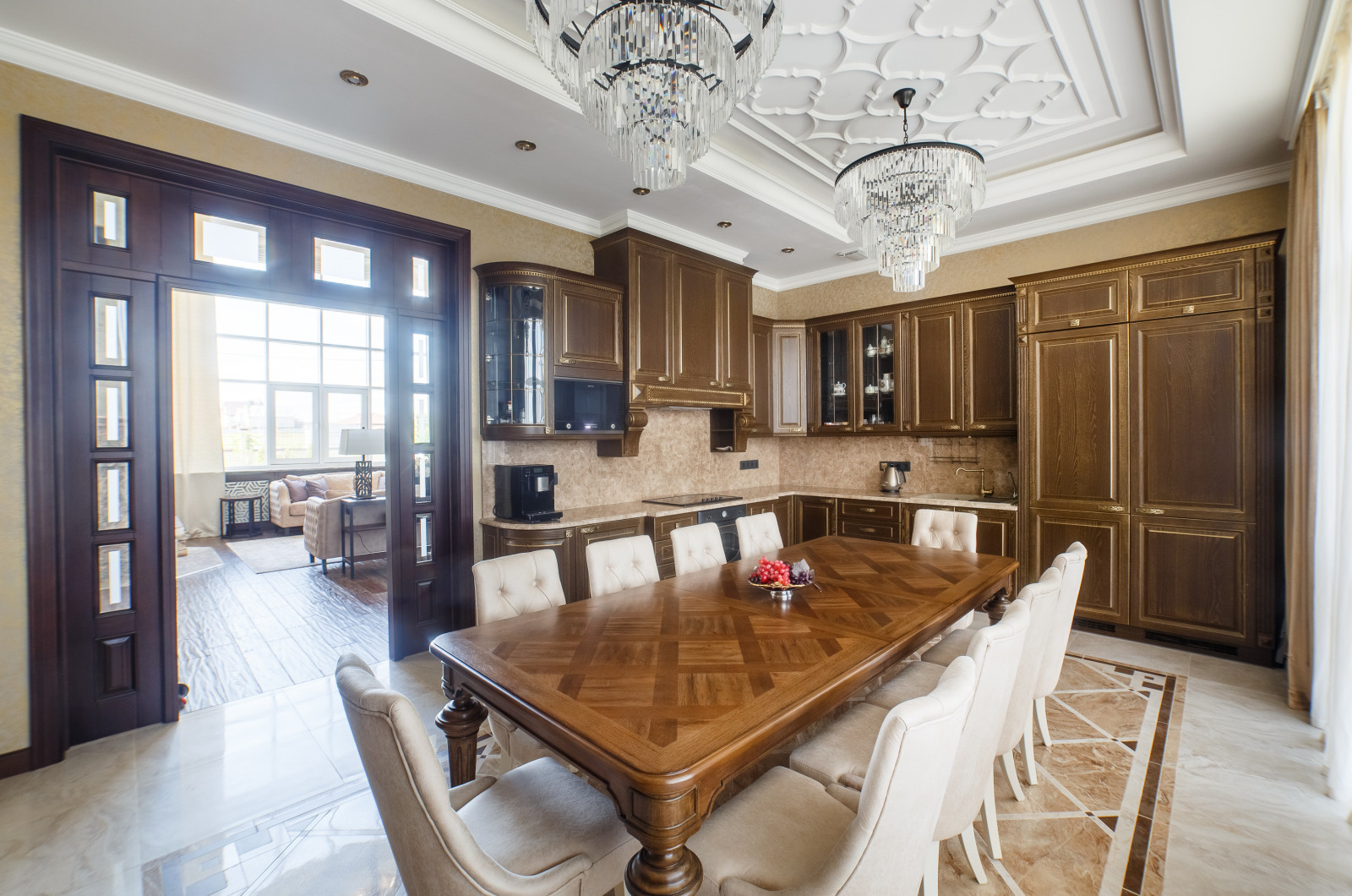 Интерьер загородного дома с двусветным пространством