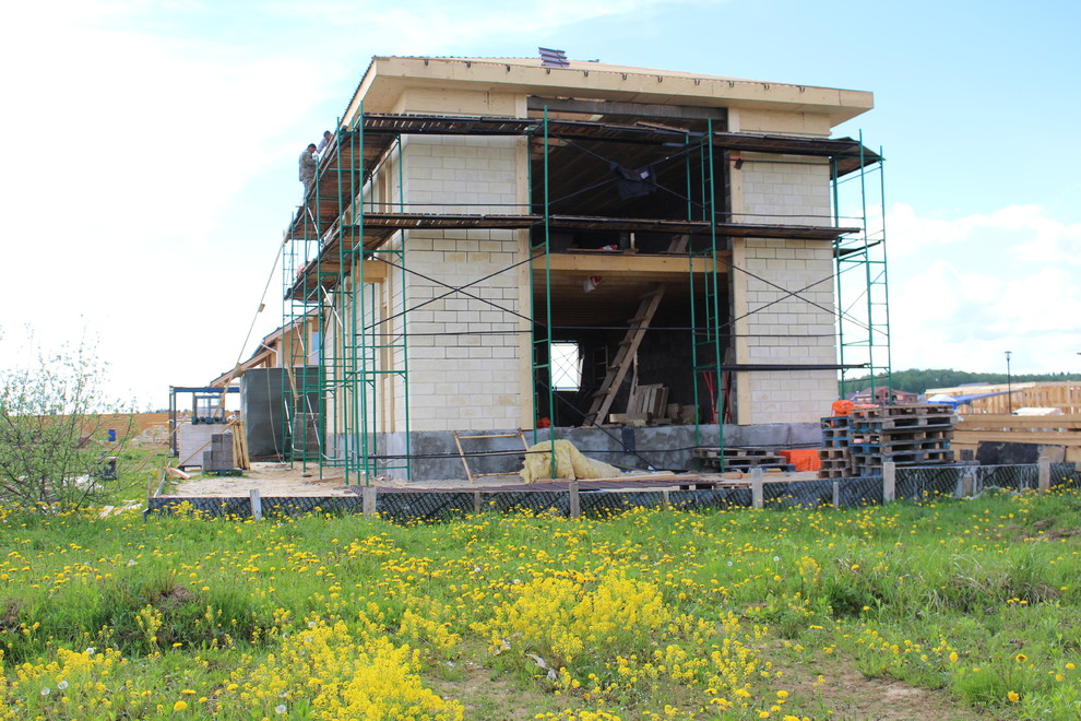 Строительство двухэтажного дома. Восточный фасад