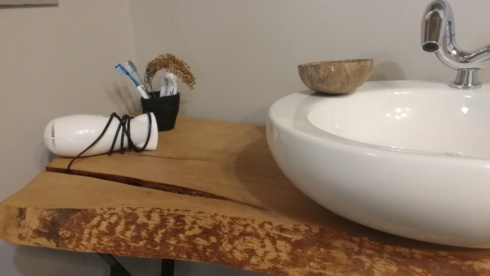 Ванная в эко стиле,  с элементами бамбука и трасника