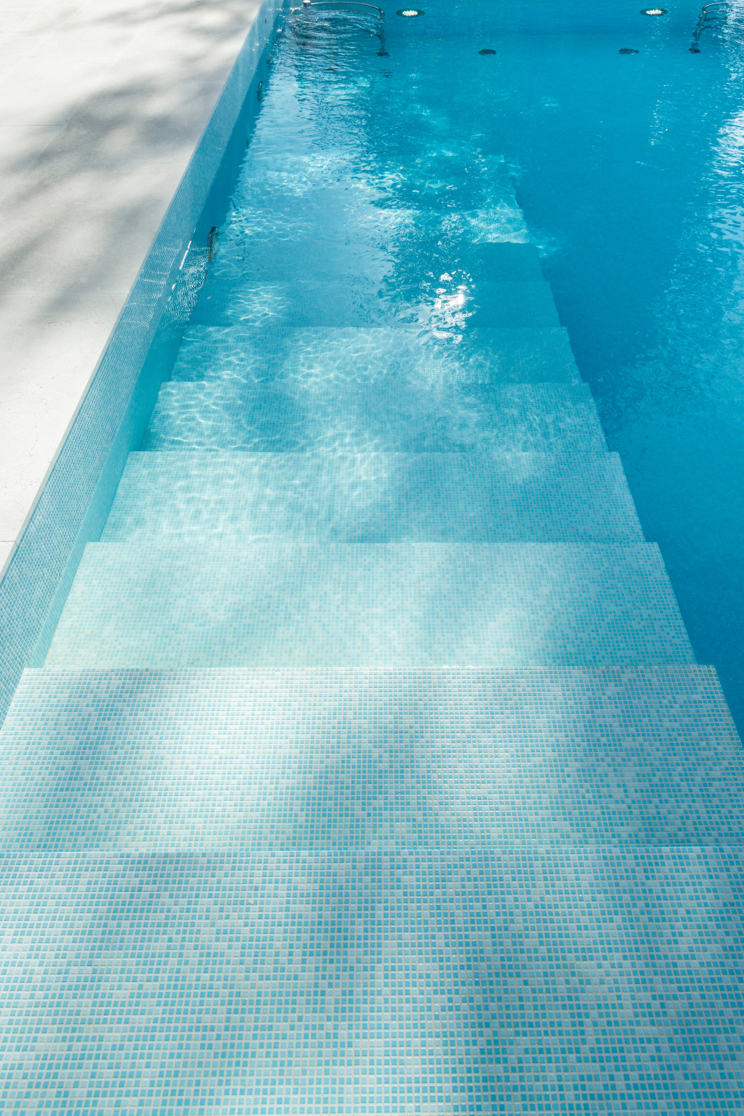 Открытый бассейн infinity в REEF RESIDENCE.