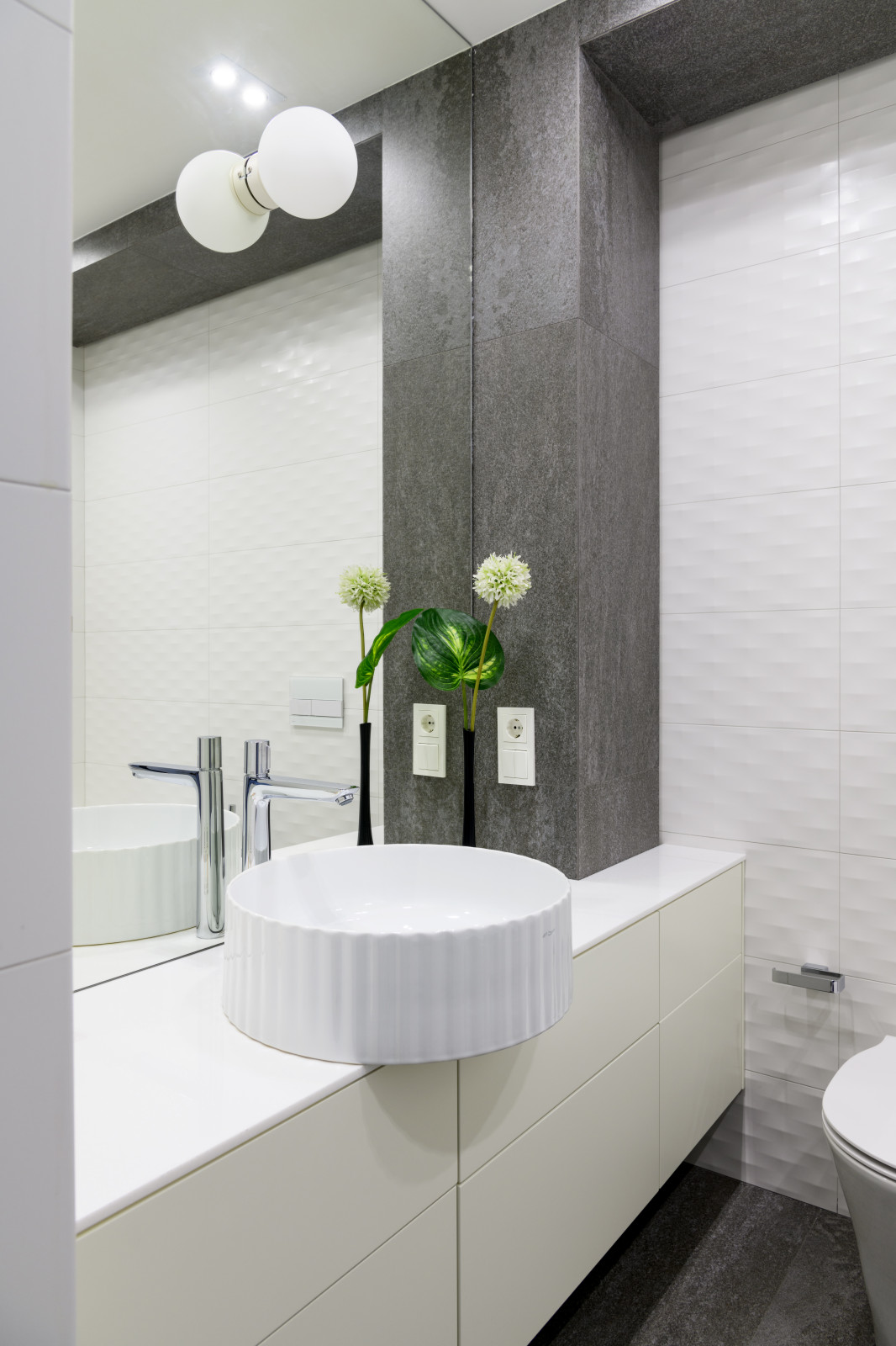 Стильная черно-белая квартира в Новосибирске