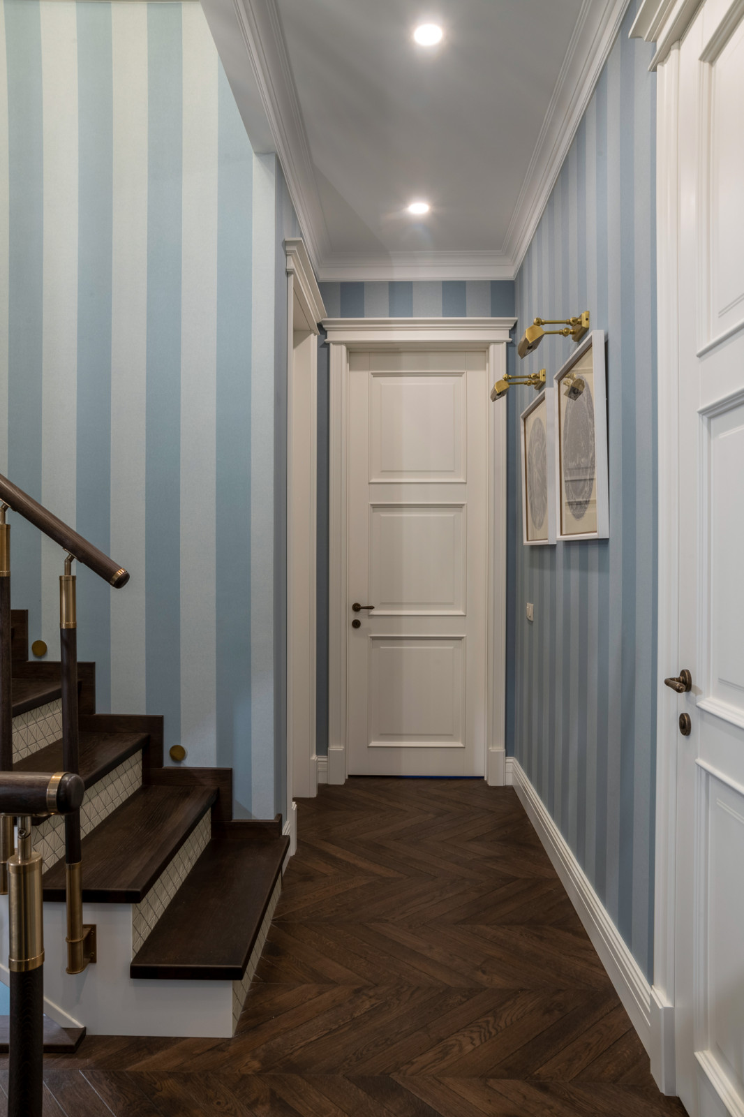 Houzz тур: Таунхаус с оливковой гостиной и чёрной детской