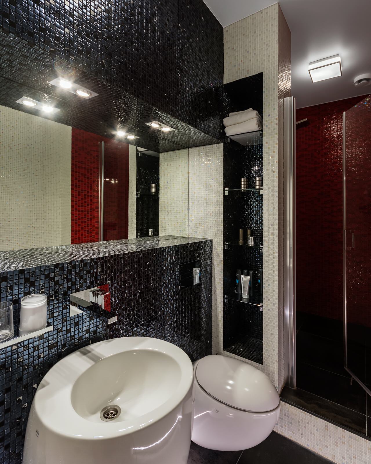 Софт-минимализм с яркими акцентами