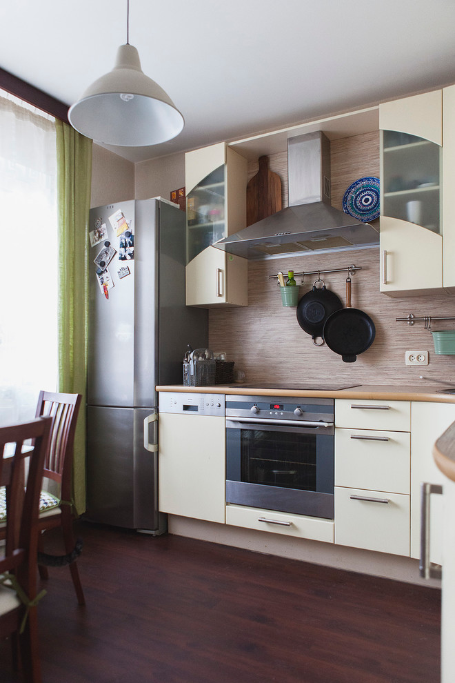 В гостях: Коллекция фонарей, винтажное бюро и петербургская эклектика