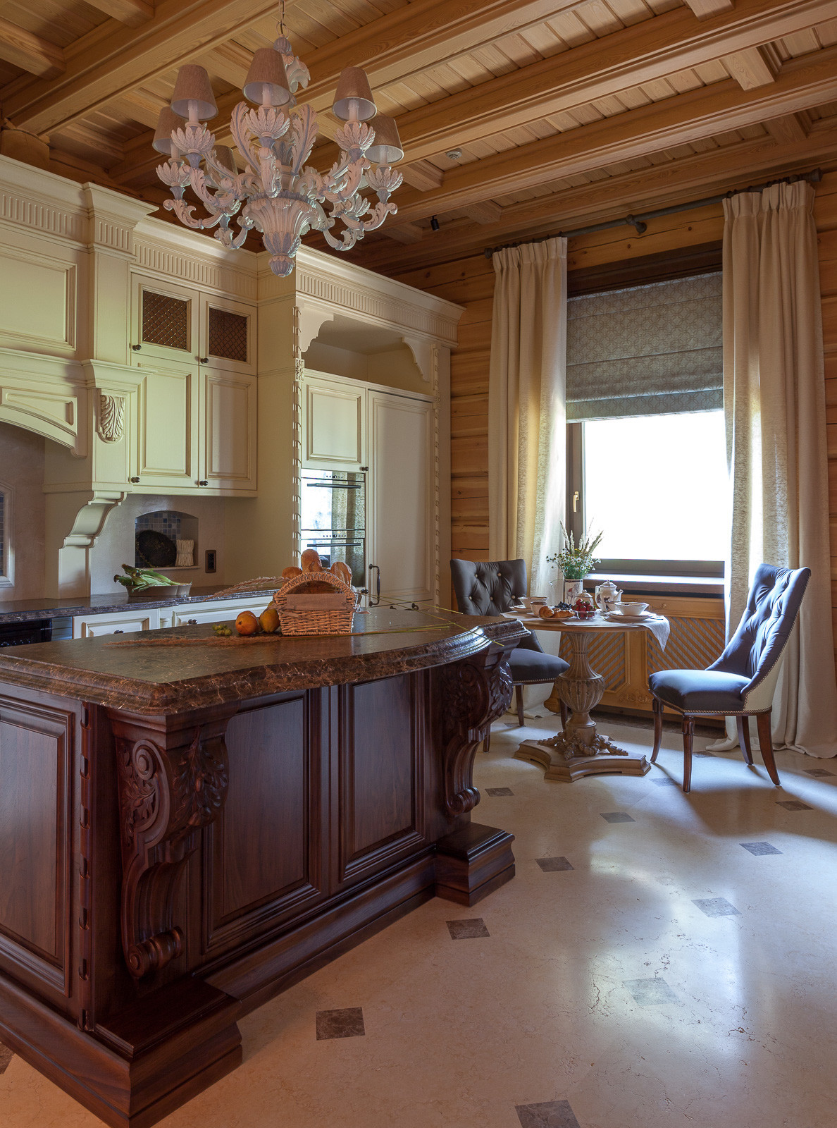 Деревянный дом в классическом стиле